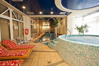 Wellness-Zentrum im Pannonia Hotel in Sopron - Wellness Wochenende in Ungarn Sopron - Pannonia Hotel Jacuzzi und Schwimmbad