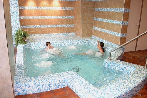 Jacuzzi - Wellnesshotel Aranyhomok Kecskemet
