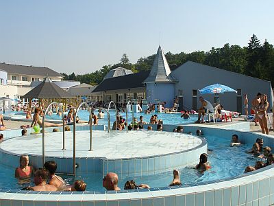 4* Hotel Ambient Sikonda Außenpool für Wellness-Wochenende