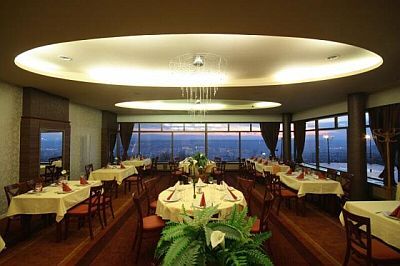 Restaurant mit wunderbar Panorama ins Hotel Kikelet Pecs