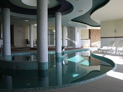 Schwimmbecken im Hotel Kikelet in Pecs - Wellnessurlaub in Pecs, Ungarn
