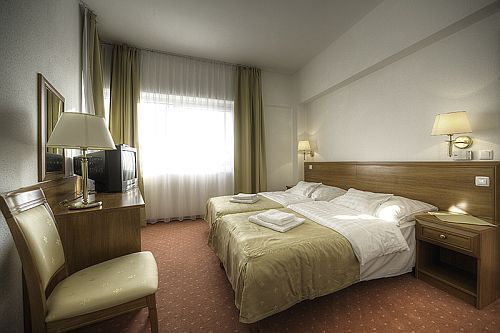 Ket Korona Wellness Hotel Balatonszarszo - elegantes und romantisches Hotelzimmer am Plattensee
