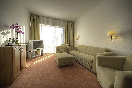 Freies und schönes Doppelzimmer im Ket Korona Wellness und Konferenz Hotel in Balatonszarszo - freies Zimmer am Plattensee