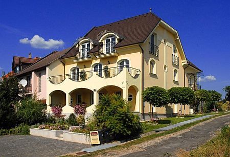 Preiswerte Unterkunft in Eger - Panorama Pension Eger