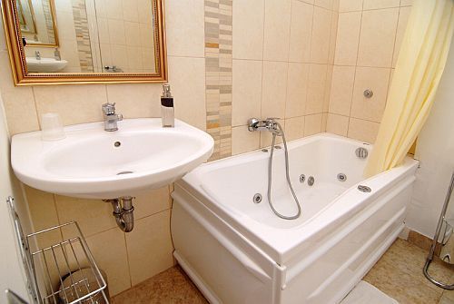 Appartement mit Badezimmer mit Jacuzzi in Eger - Pension Panorama Eger