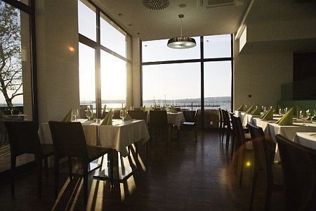 Vital Hotel Nautis Restaurant im Garten mit Panoramablick