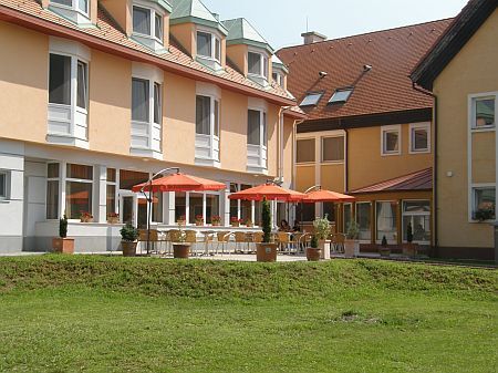 Thermal Hotel Aqua - billiges 3-Sterne-Hotel - Restaurant mit Terrasse - billige Unterkunft in Mosonmagyarovar