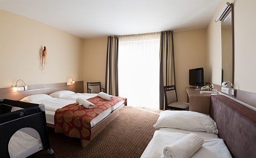Siófok Hotel - freies Zimmer mit drei Betten in CE Plaza Wellnesshotel