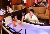 Flitterwochen Suite mit Jacuzzi im Royal Club Hotel in Visegrad