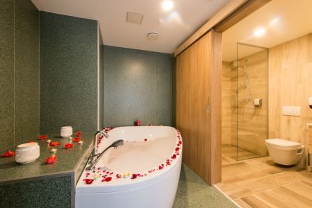 Whirlpool Hotelzimmer in Balatonfüred im Akademia Wellness Hotel 4*