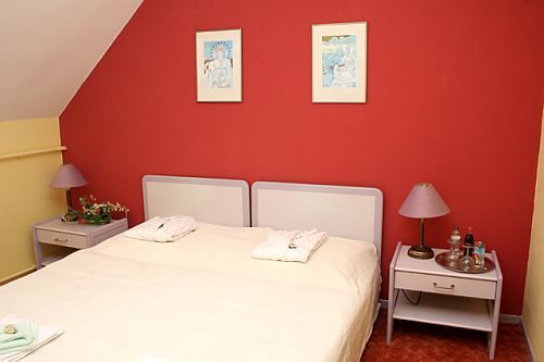 Last Minute Hotel in Erd - angenehmes Zweibettzimmer im 3-Sterne-Thermalhotel Liget, nicht weit von Budapest