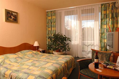 Hunguest Hotel Flora Eger 3* Halbpension Pakete in Eger